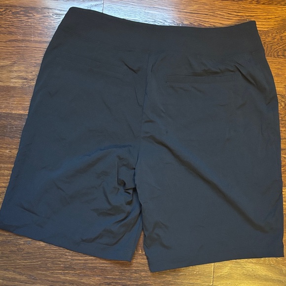 Athleta Black Trekkie North Bermuda Shorts - Picture 3 of 4